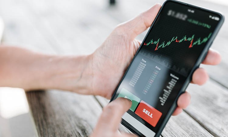 Altcoins Ran Neuner Recommends Dropping