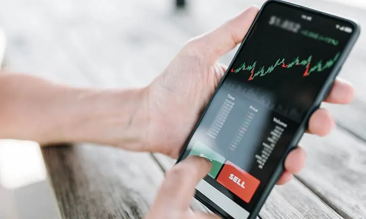 Altcoins Ran Neuner Recommends Dropping