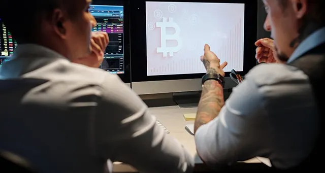 BTC Drops Below $61,000 Due to Coinbase Outage