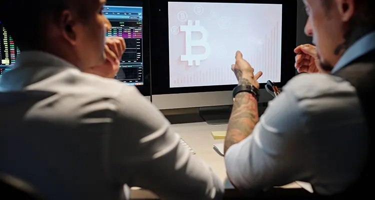 BTC Drops Below $61,000 Due to Coinbase Outage