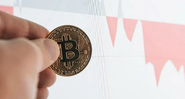 Open interest in DOGE, SOL, and XRP drops