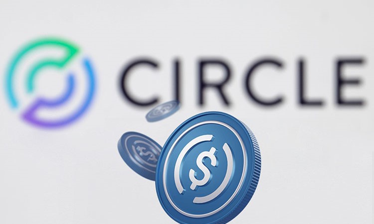 USDC vs USDT: Who Will Win the Stablecoin Race?
